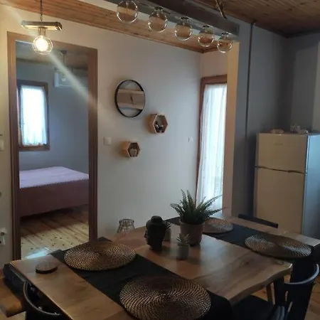 Apartment Politis' Wooden House