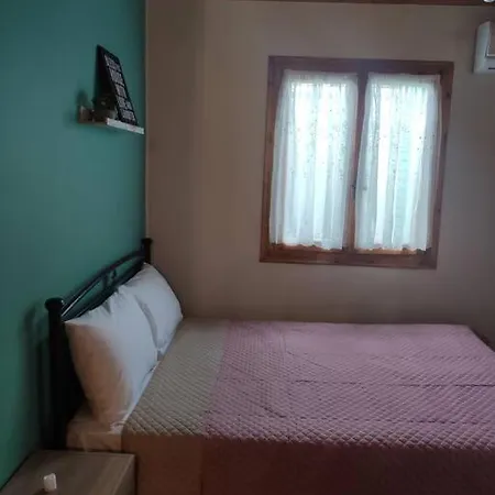 Politis' Wooden House Apartment