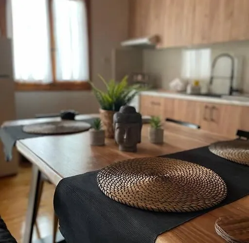 Politis' Wooden House דירה