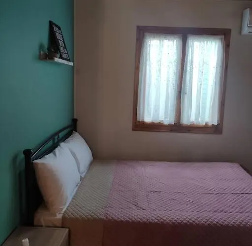 Politis' Wooden House דירה